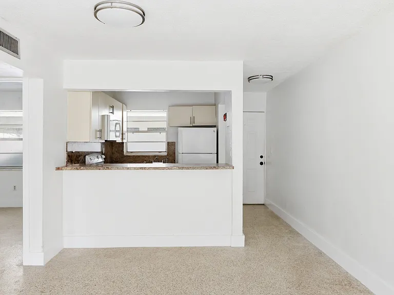 405 W 11th St #5 — Photo 21