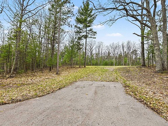 3rd image of 195 Starflower Ln