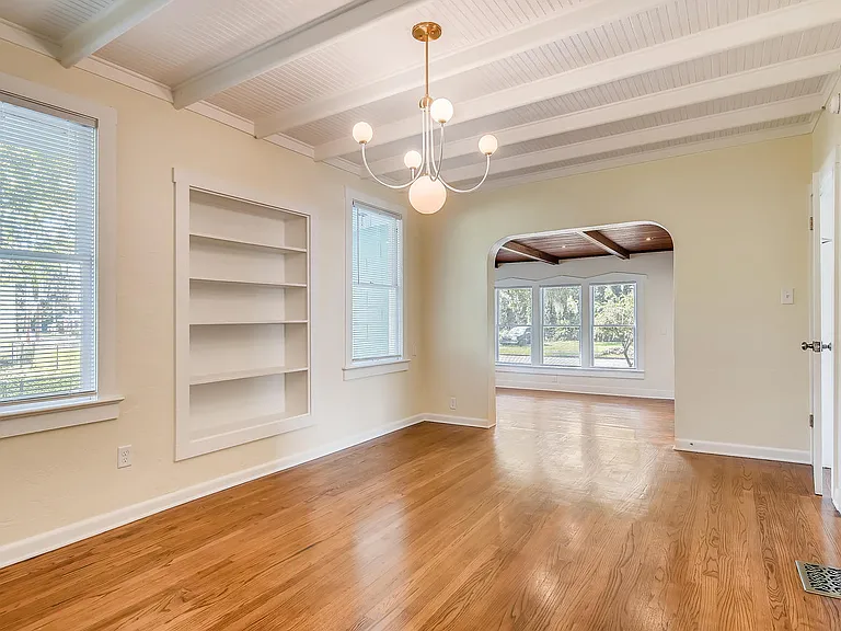 1110 Main St — Photo 11