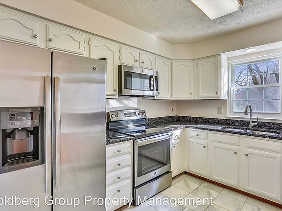 3rd image of 25 Bayshore Ct