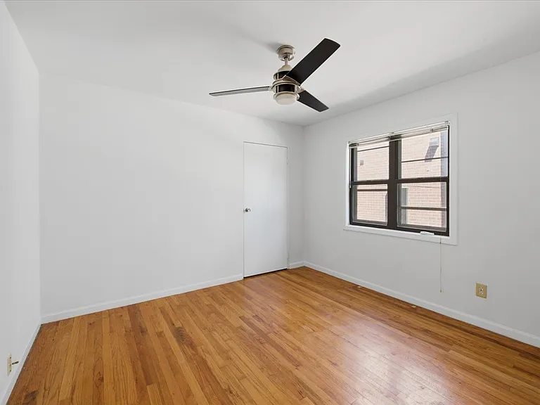 302 E 19th St #2B — Photo 11
