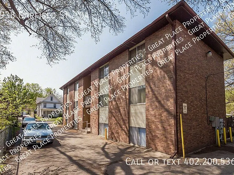 1938 Garfield St #4 — Photo 8