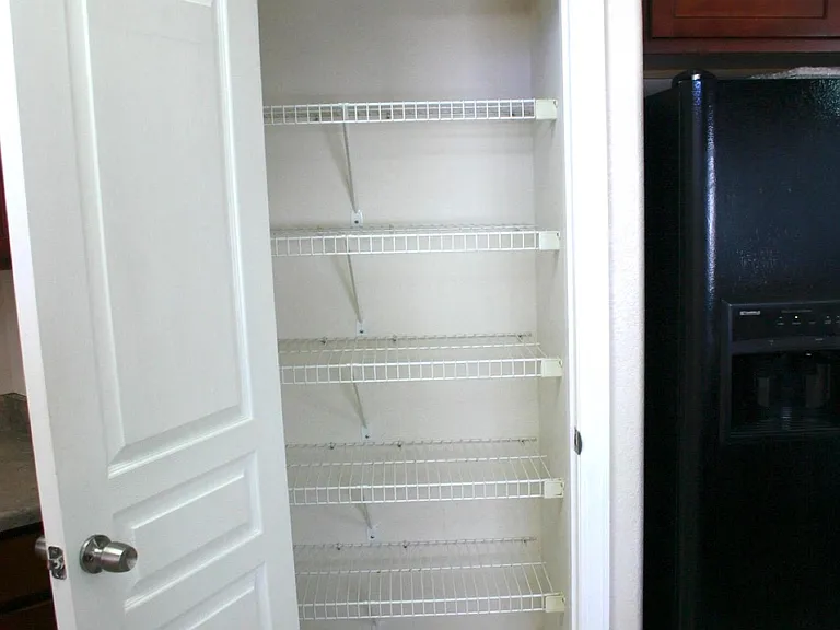 Kitchen pantry