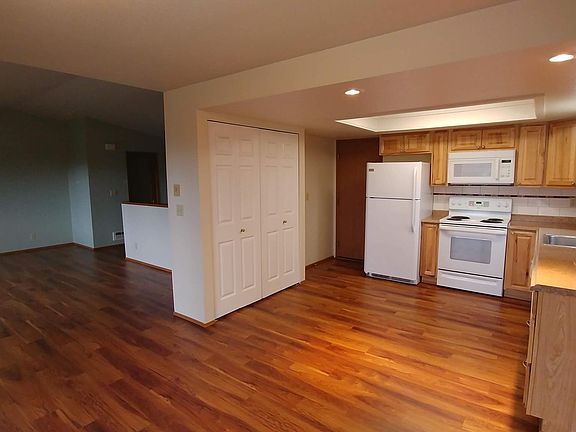 5th image of 78 W Monticello Dr