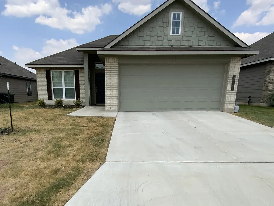 3043 Dade Loop