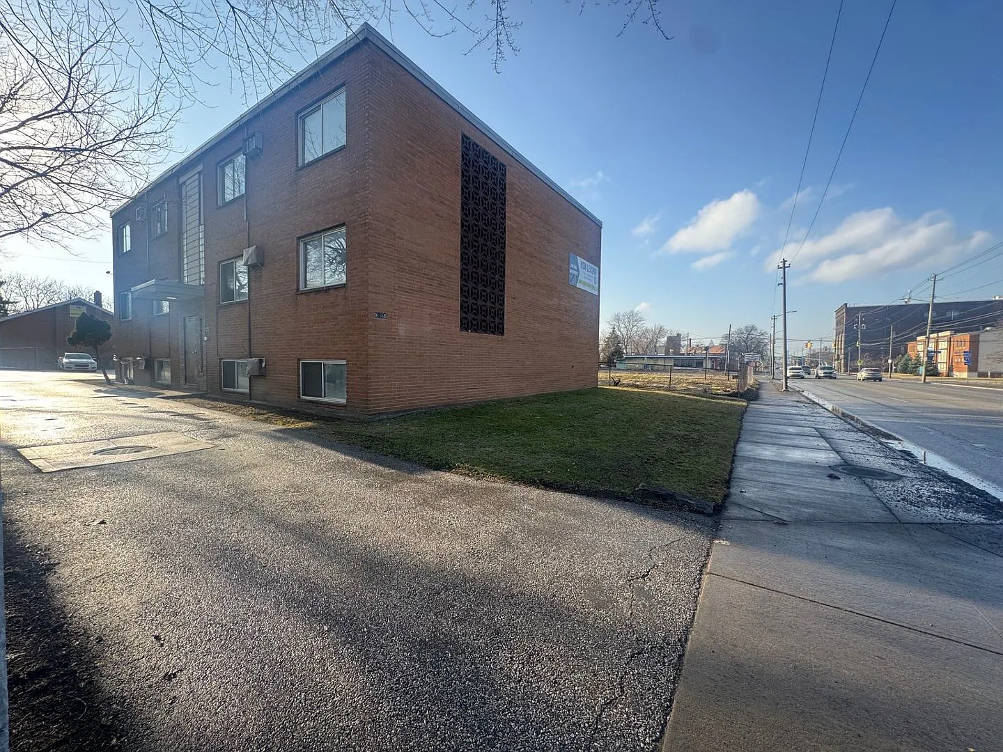 5058 Broadway — Photo 1