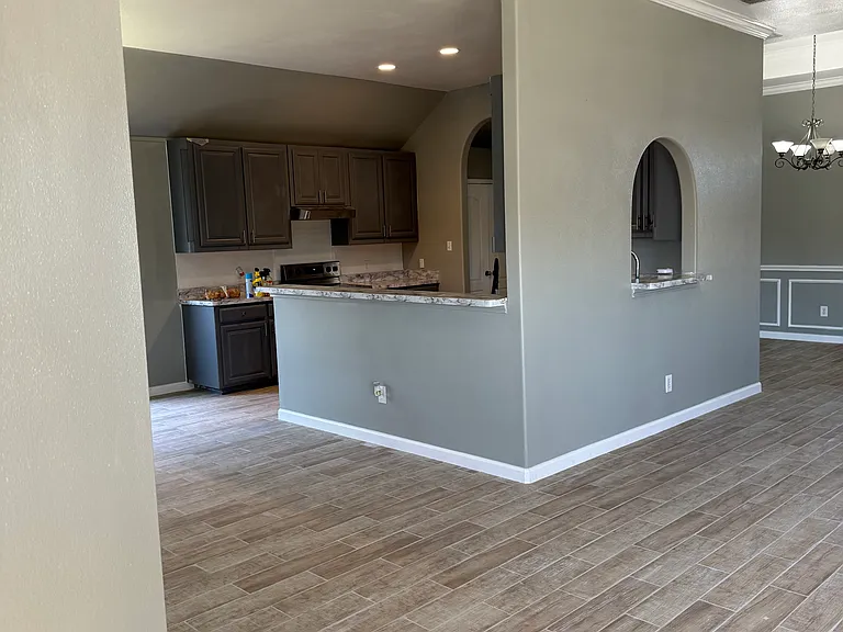 2704 Trent Trl — Photo 7