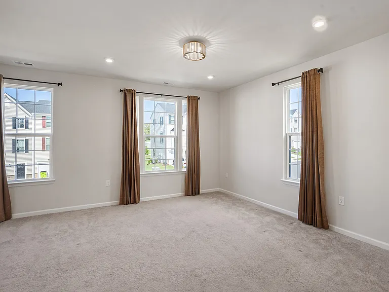 915 Romeria Dr — Photo 26