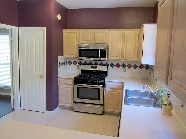 1815 Hickory Ridge Cv — Photo 7