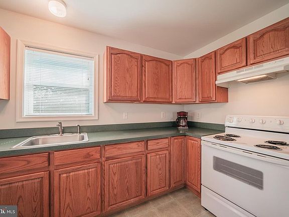 3rd image of 8182 Mangum Ct