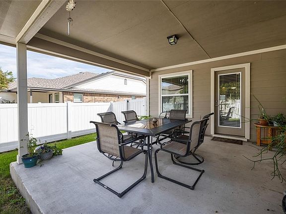 2nd image of 1007 Alamo Plaza Dr
