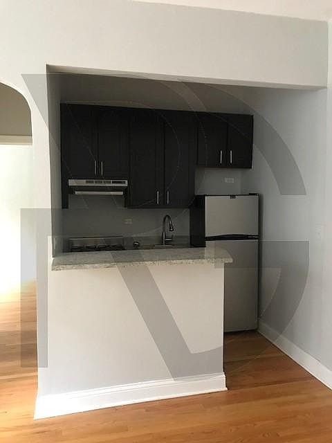 1st image of 4614 N Paulina St #X107