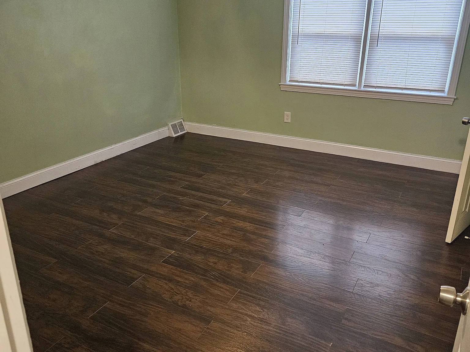 412 E Basin St — Photo 4