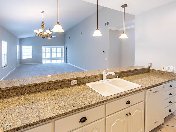4th image of 220 Lakeridge Dr
