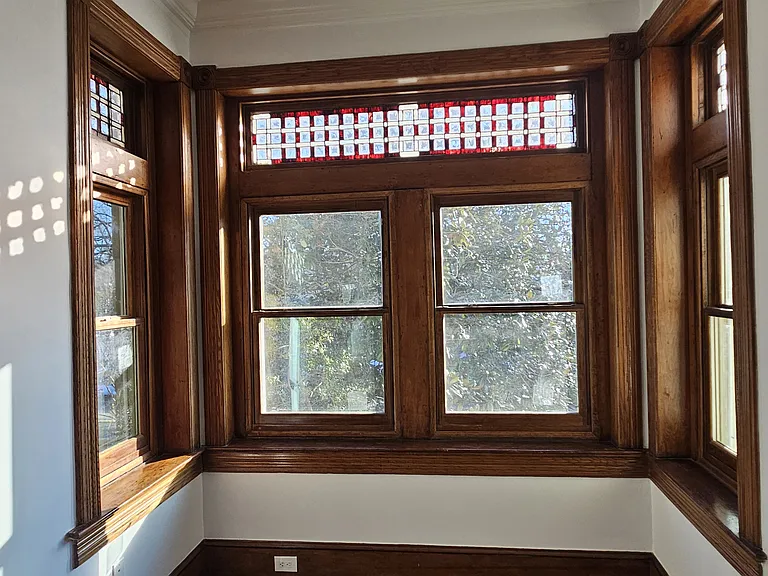 2nd floor suite: front bay window with stain glass overlooking the magnolia.