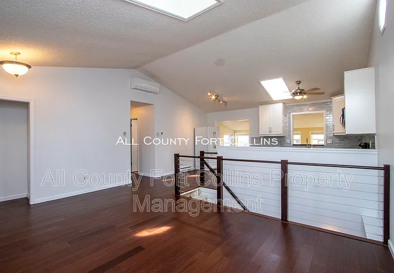 2730 Hanover Dr — Photo 4