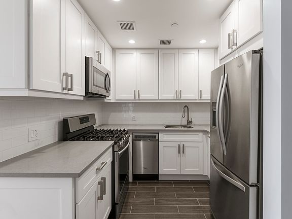 5th image of 25 Lexington Ave Penthouse 3