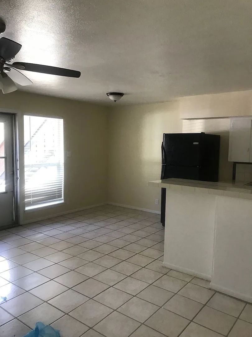 In the Heart of Grapevine 1 Bedroom 1 Bath — Photo 3