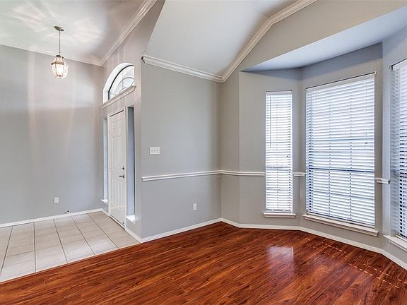 4th image of 2733 Oak Hollow Dr