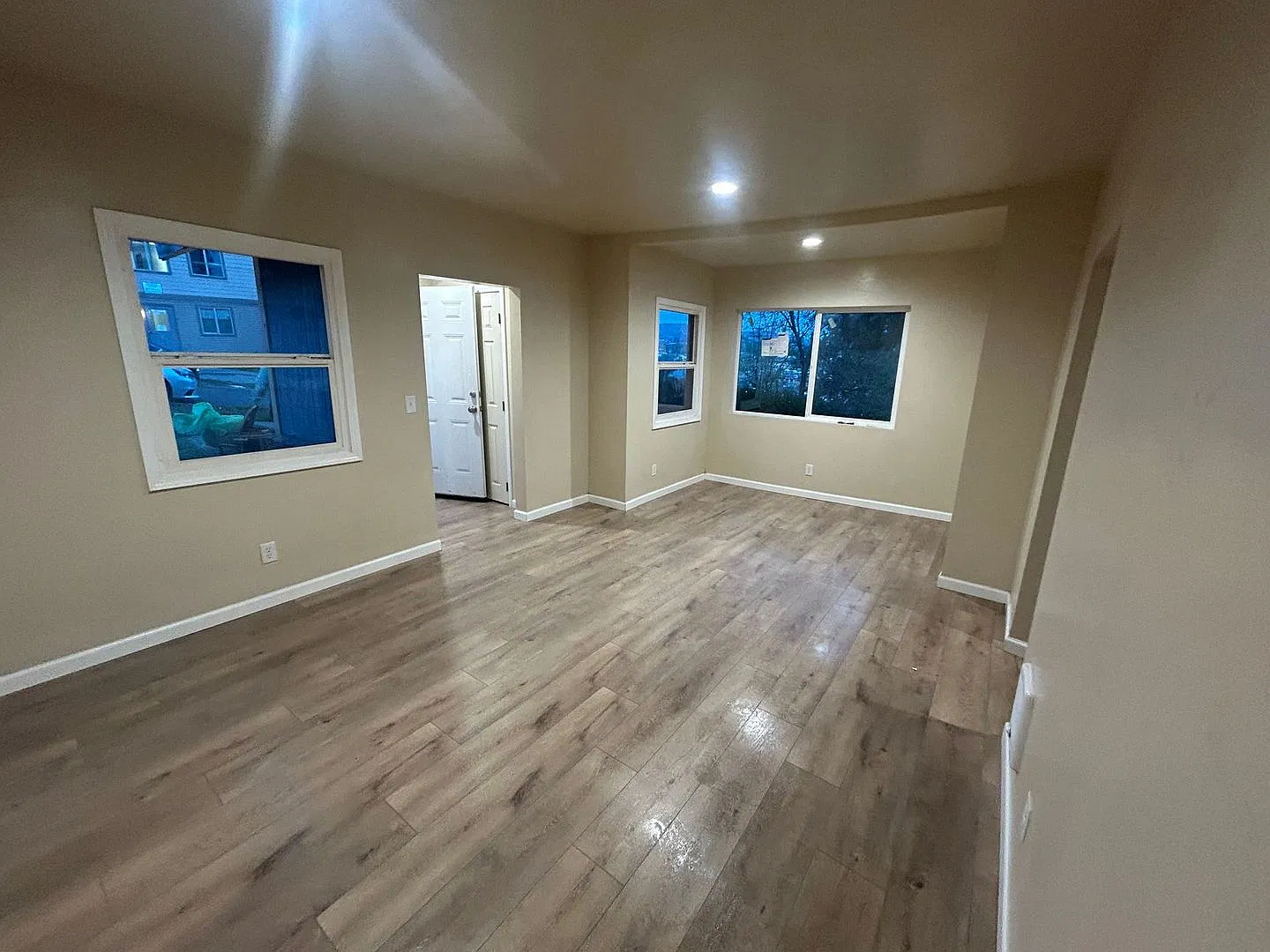 320 N 5th St — Photo 2