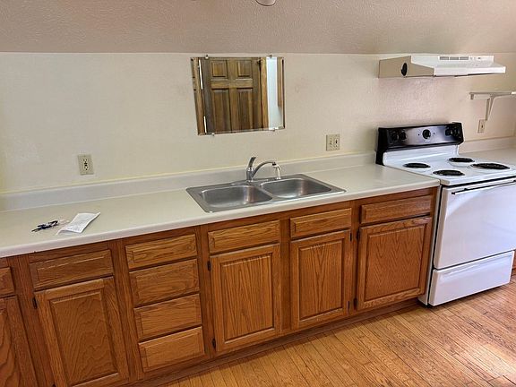 4th image of 304 S Main St