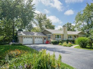 136 Oakview Dr, New Lenox, IL 60451