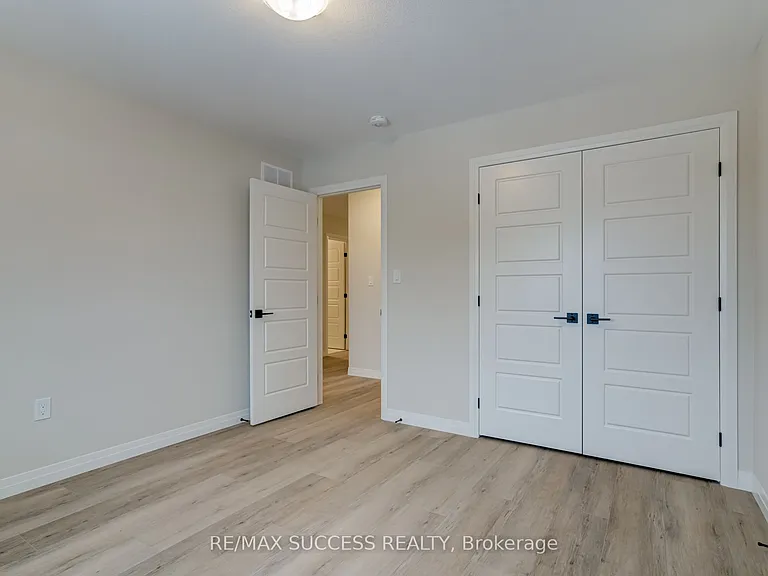 147 Siebert Ave — Photo 36
