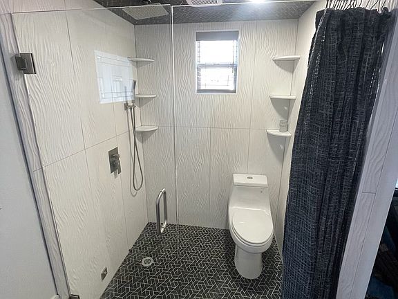 5th image of 720 E Browning Ave #2