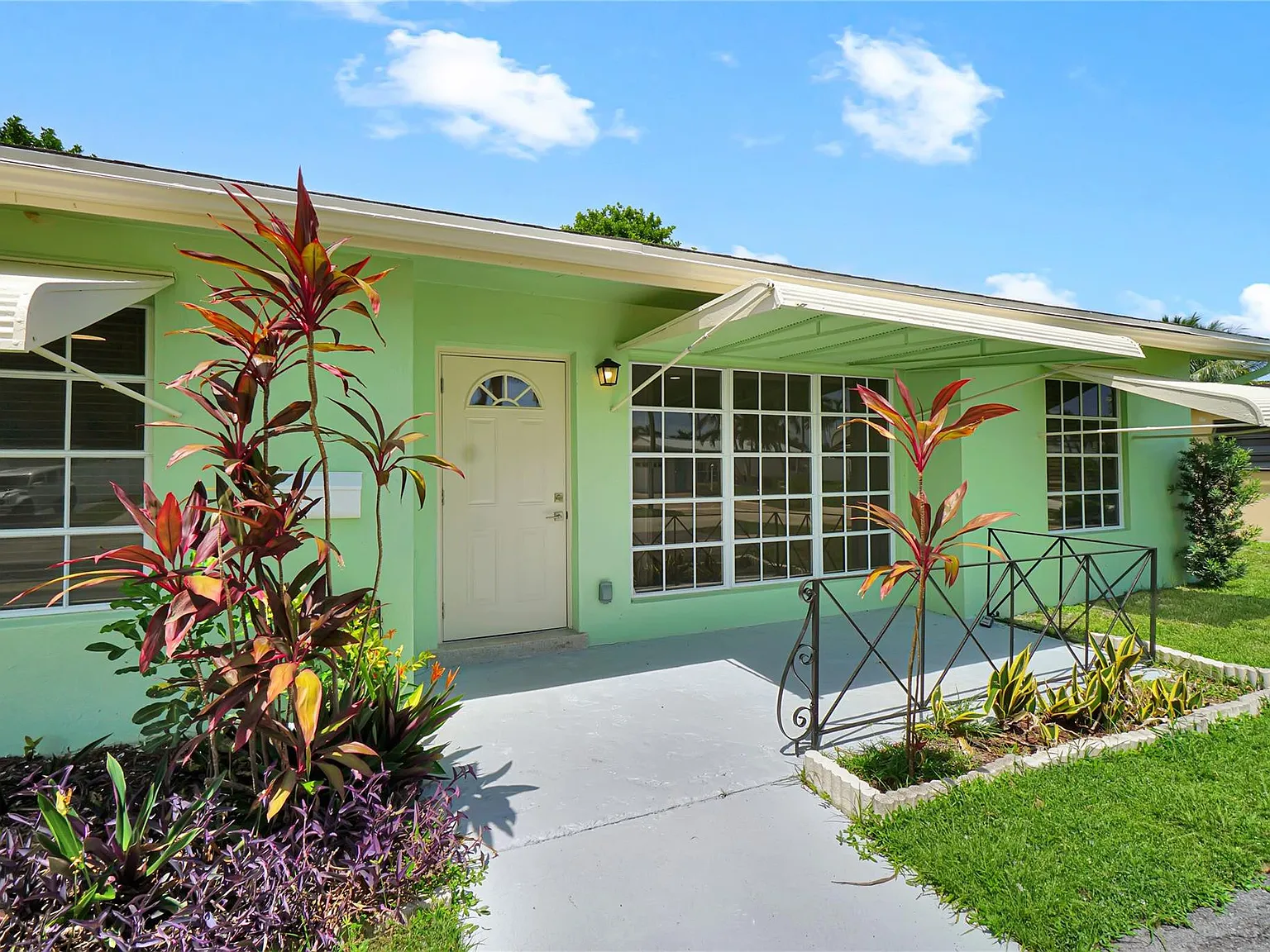 4 bed, 2.0 bath, 1458 sqft, $4,200 — Photo 2