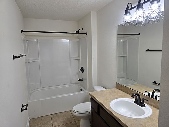 Owner's suite bathroom