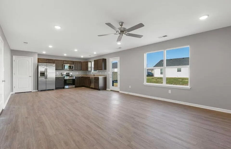 4 bed, 2.5 bath, 1750 sqft, $2,050 — Photo 4