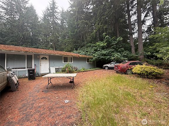2nd image of 7637 Kittiwake Drive SE