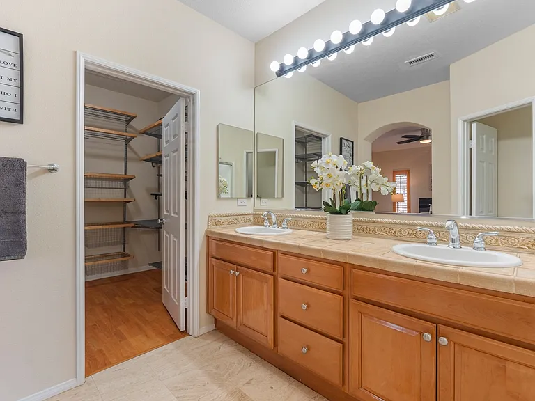 11454 Miro Cir — Photo 32
