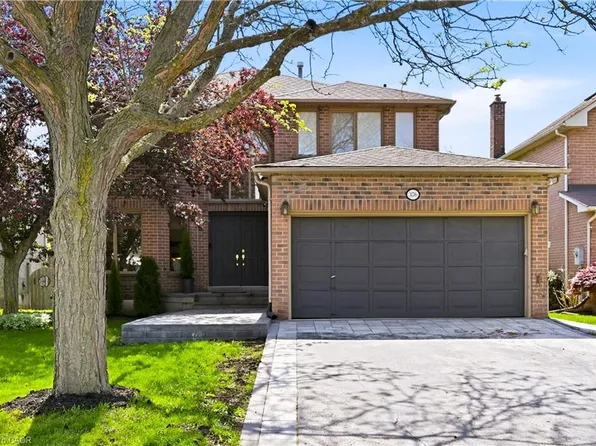 376 Carrier Ln, Oakville, ON L6H 5E9