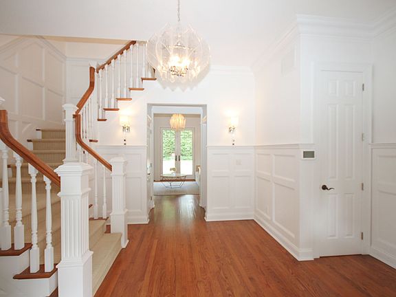 2nd image of 8 Borden Ln