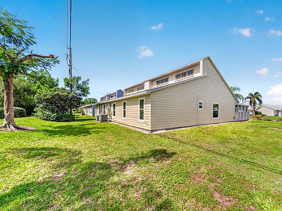 3rd image of 2738 SE Tropical East Circle