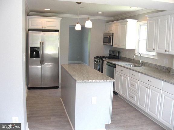5th image of 6121 Marglenn Ave