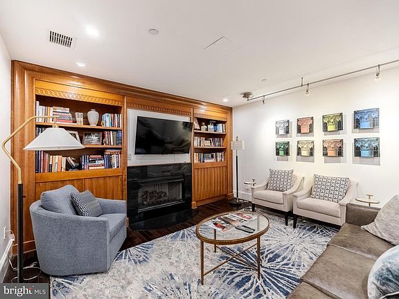 5th image of 190 Presidential Blvd Unit 413