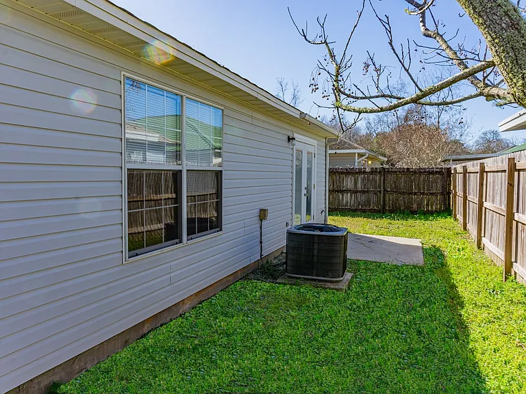 914 Christen Ct — Photo 13