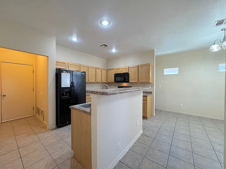 10421 Silvercloud Dr — Photo 6