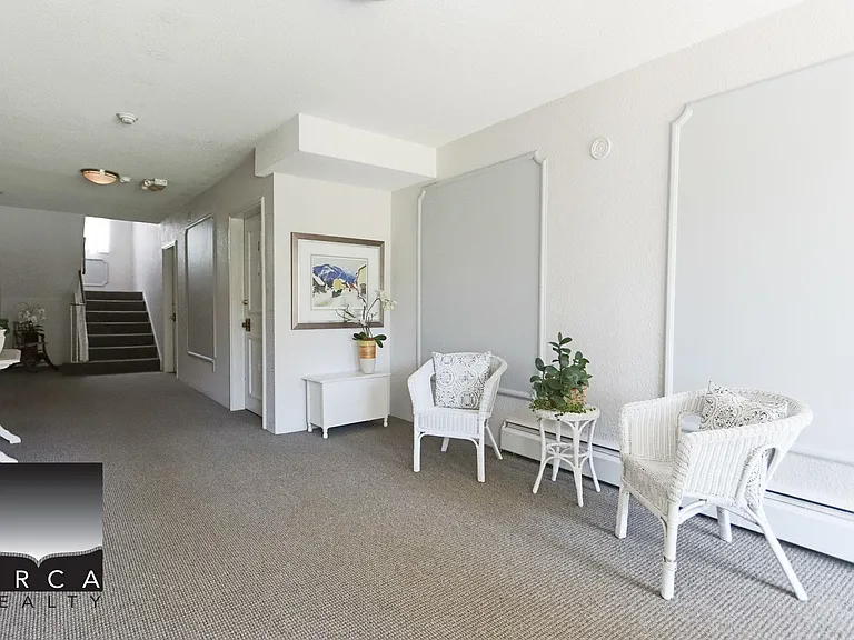 140 E 20th St #9 — Photo 3