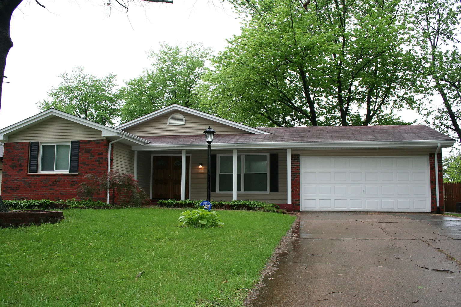2865 Devonshire Dr photo 1