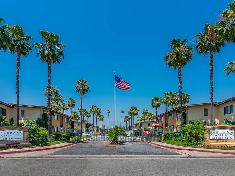 Serrano Apartments — Photo 5