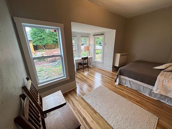 plenty of light and space - bedroom 1