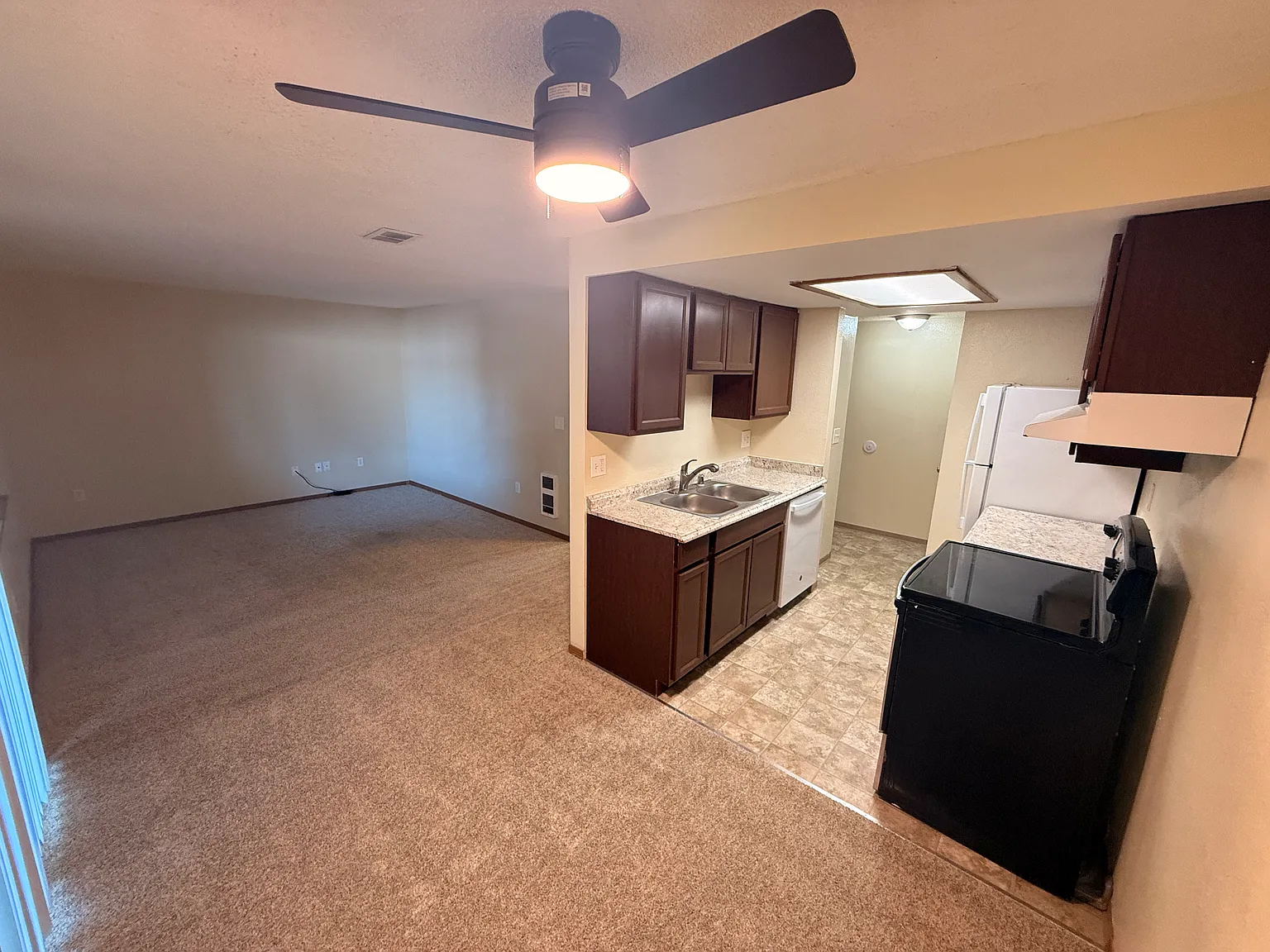 2 bed, 900 sqft, $1,750 — Photo 3