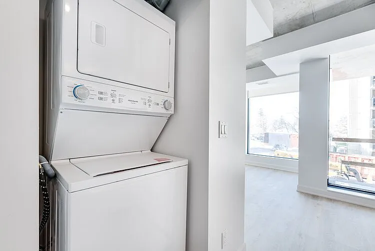 784 Saint Laurent Blvd — Photo 6