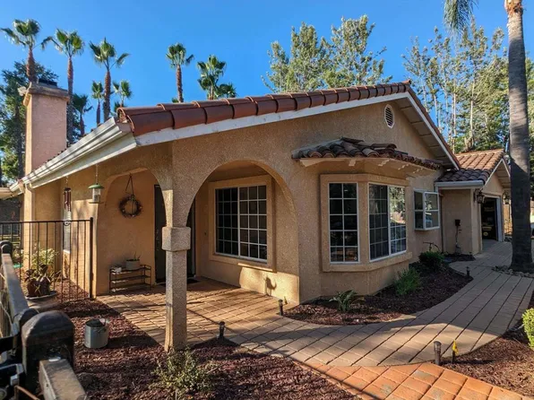 1351 Via Encinos Dr, Fallbrook, CA 92028