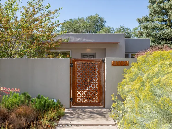 1112 S Luna Cir, Santa Fe, NM 87501
