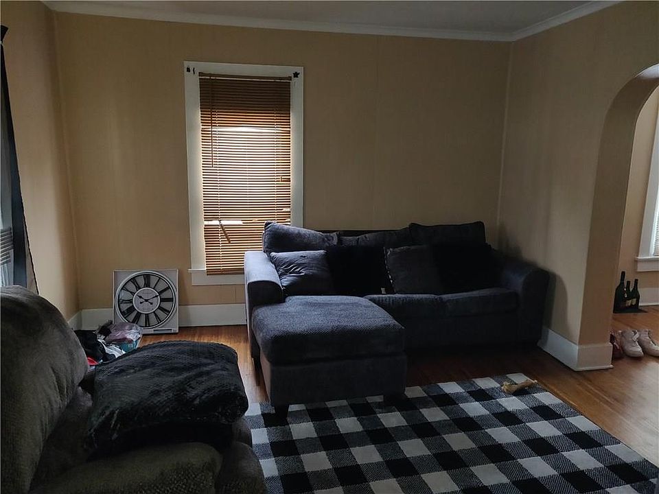 2nd image of 49 Roycroft Dr