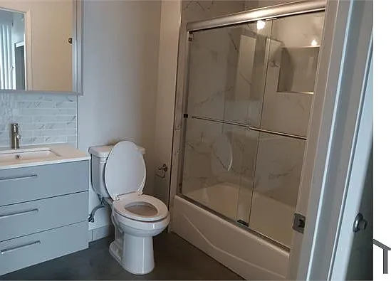 6515 Crenshaw Blvd #204 — Photo 2